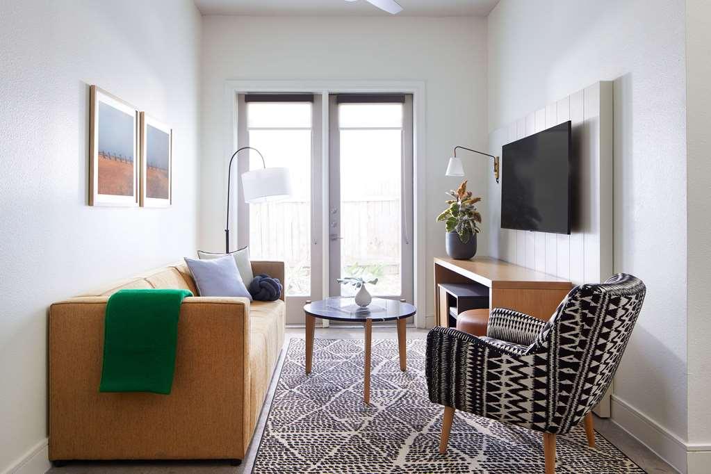 Отель Sentral East Austin At 1614 E. Sixth Номер фото